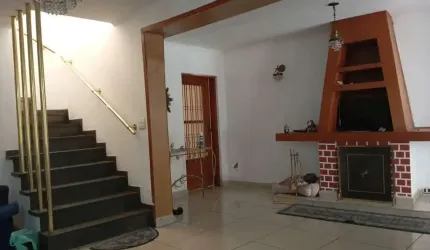 VENDA SOBRADO 235² 03 QUARTOS 01 SUÍTE 04 BANHEIROS E DUAS VAGAS DE GARAGENS - FL38