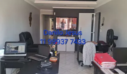 Casa com 3 dormitórios, 2 vagas e área de lazer com churrasqueira. FL51....