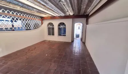 SOBRADO COM 3 DORMITORIOS E 1 EDICULA FL26