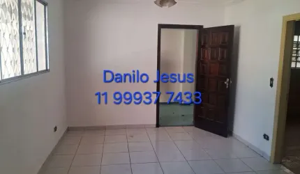 Casa com 2 dormitórios e 5 vagas. FL51