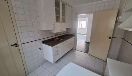 CASA EM CONDOMINIO ÓTIMA LOCALIZAÇÃO! FL 31