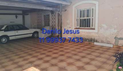 Casa com 3 dormitórios, 4 vagas e quintal. FL51