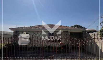 Casa 5 Quartos, Piscina e Edícula com churrasqueira -Uvaranas