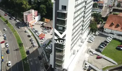 Locação: Sala Comercial com 106 m2 e 1 vaga de garagem no Health Tower