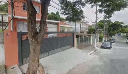 Sobrado bastante amplo e localização incrível no bairro de Casa Verde
