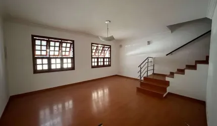 Sobrado para Aluguel: 3 Quartos, 3 Banheiros - 170 m² por R$ 5.000/mês