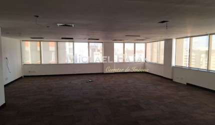 Conjunto comercial com 514m²