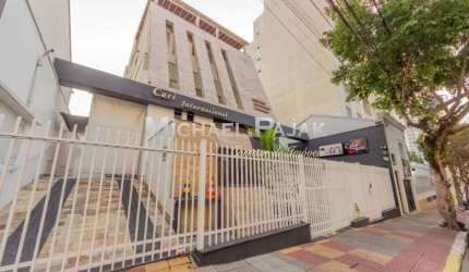 Casa comercial com 942m²