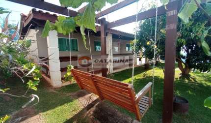 Belíssima chácara dentro de condomínio com linda vista