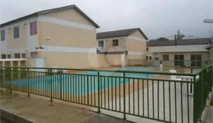 Condomínio com 2 quartos para locação em Guaratiba - RJ