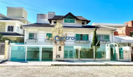Casa com 5 quartos à venda na Rua Mário Estevão dos Santos, 200, Ponta de Baixo, São José por R$ 1.950.000