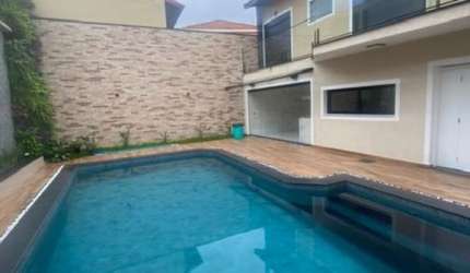 LUXO E SOFISTICAÇÃO EM ÓTIMO LOCAL DE GUARULHOS, SOBRADO DE ALTO PADRÃO NOVO, PLANTA MODERNA, COMPOSTO POR 03 SUÍTES, 06 VAGAS !!