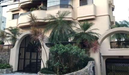 COBERTURA NO GUARUJÁ, SEMI MOBILIADO, ÁREA GOURMET, PISCINA, 03 VAGAS !!