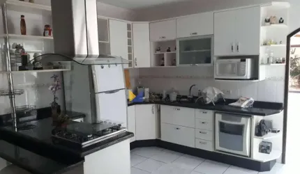 Sobrado à venda no Jardim Vila Galvão, 226m², 3 dormitórios, sendo 1 suíte, R$680.000,00