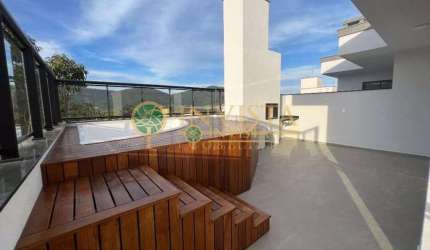 À venda | 120 m², 2 quartos, terraço privativo com jacuzzi, 1 vaga de garagem - Praia dos Ingleses, em Florianópolis.