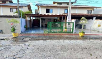 Casa geminada com 3 quartos na Palhoça.