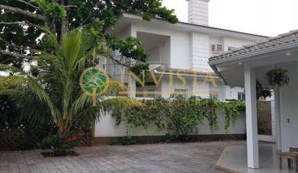 Casa com 4 suítes e 8 vagas de garagem à venda em Jurerê - Florianópolis.