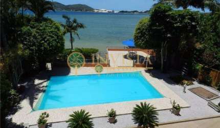 À venda | Casa com piscina, 7 quartos sendo 2 suítes, hidromassagem e sacada - Lagoa da Conceição, em Florianópolis.