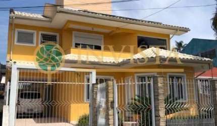 À venda no Monte Verde! Casa de 2 pavimentos com 3 quartos e edícula.