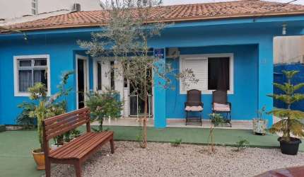 Oportunidade de Rentabilidade! Casa a 500 metros da praia à venda na Barra da Lagoa.