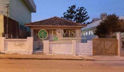 Duas casas à venda no Jardim Atlântico.
