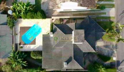 Condominio fechado, área externa com piscina e churrasqueira.