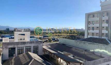 Prédio Comercial com 6 pavimentos e vista mar à venda no Centro de Florianópolis.