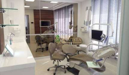 Sala Comercial à venda com 1 vaga à venda no Centro de Florianópolis.