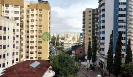 3 quartos sendo 2 suítes e 3 vagas no Centro - Á venda em Florianópolis