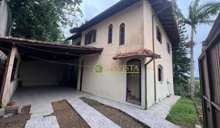 À venda | 4 quartos sendo 2 suítes e 2 vagas de garagem - Saco dos Limões, em Florianópolis.