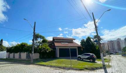 À venda | 540 m², 2 pavimentos, churrasqueira e 3 quartos - Parque São Jorge / Itacorubi.