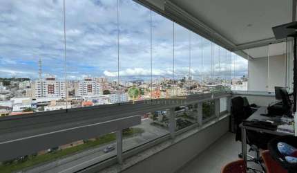 Sacada com churrasqueira, semi mobiliado, andar alto e 1 vaga livre no Estreito em Florianópolis.