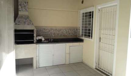 À venda - 2 andares, 2 quartos e 2 vagas de garagem - em Forquilhas/São José