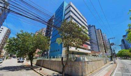 Prédio comercial com 20 vagas à venda no Centro.