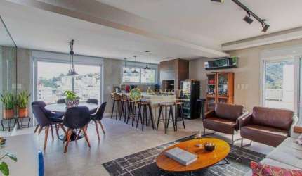 Duplex semi mobiliado, espaço gourmet com terraço privativo, 4 quartos e 3 vagas à venda na Trindade