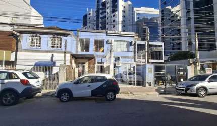 Loja comercial semi mobiliada para locação no Centro de Florianópolis.