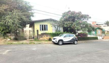 Locação | 300m², 3 quartos e 4 vagas de garagem - No bairro Saco dos Limões.