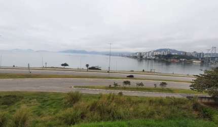 Loja comercial com 96m² e vista Mar para locação no Estreito .