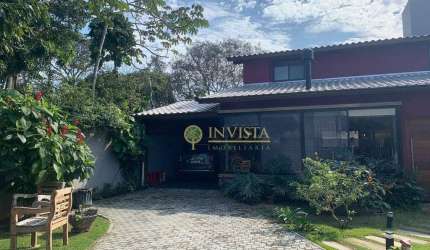 À venda | 375 m², 2 quartos e 2 vagas de garagem - Rio Vermelho, em Florianópolis.