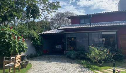À venda | 375 m², 2 quartos e 2 vagas de garagem - Rio Vermelho, em Florianópolis.