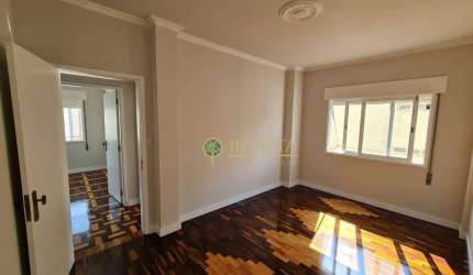 4 quartos, vista permanente e 1 vaga à venda no Centro de Florianópolis.