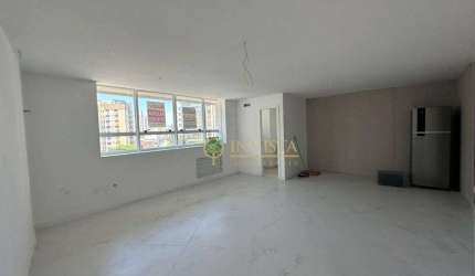 Sala comercial com 40m² para locação no Centro de Florianópolis.