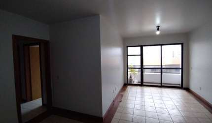 Locação no bairro Agronômica! 3 quartos, sacada e 2 vagas de garagem.