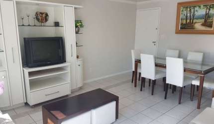 À venda | 103 m², 3 quartos, sacada e 2 vagas de garagem - Centro, em Florianópolis.