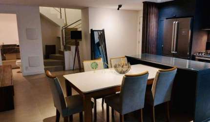 Duplex com Vista Mar, 3 suítes e 3 vagas de garagem - À venda em Jurerê.