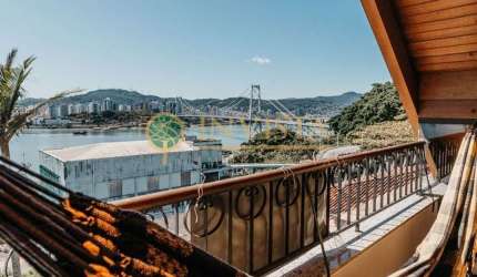 Alto padrão com Vista Mar, Piscina aquecida privativa, churrasqueira, lareira e 3 quartos - À venda no bairro Estreito.