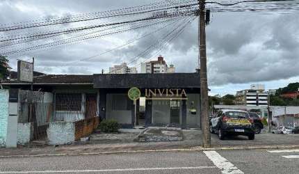 Casa comercial e residencial com 6 vagas - Locação no Bairro Estreito!