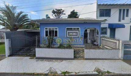 Casa à venda no bairro Estreito! Edícula com 2 pisos, 3 quartos e 2 vagas de garagem.