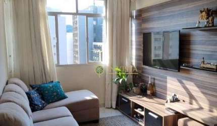 À venda no Centro de Florianópolis! Apartamento em andar alto, 2 quartos e 1 vaga de garagem.