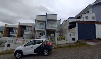 Locação no bairro Sertão do Maruim! Sobrados com 3 quartos, sacada e 1 vaga de garagem.